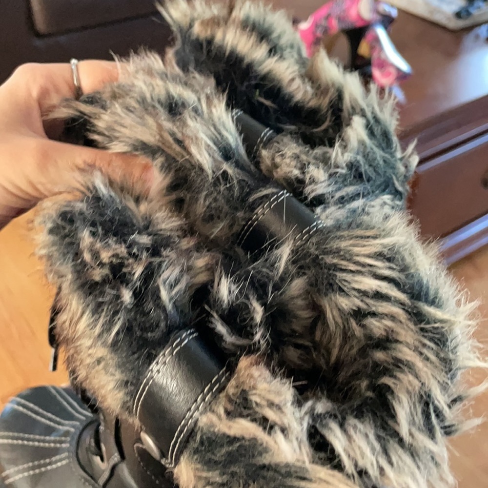 Faux fir lined winter boots - Picture 3 of 3